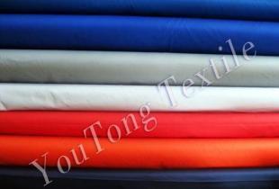 防靜電服面料全解析 現(xiàn)貨供應與軍需定點生產企業(yè)的選擇指南